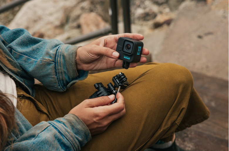 3. Экшн-камера GoPro HERO11 Black Mini: маст-хэв для активных энтузиастов